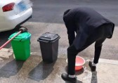 2月，給全村的垃圾桶來個大掃除