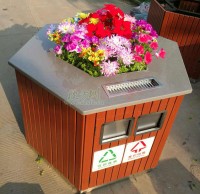 海口車站新換花盆分類垃圾桶 倡導環保理念