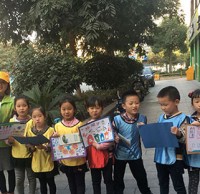 繪海報(bào)、走社區(qū) 杭州伢兒們挨家挨戶宣傳環(huán)保理念