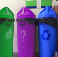 加拿大每家有三個(gè)垃圾桶