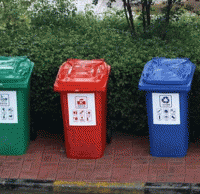 學(xué)校應(yīng)該選用什么樣的分類垃圾桶