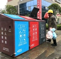 新型分類垃圾桶亮相街頭 深入推進“五城聯創”