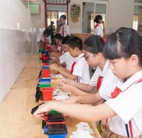 垃圾分類(lèi)宣傳進(jìn)校園,學(xué)生爭(zhēng)當(dāng)垃圾分類(lèi)達(dá)人