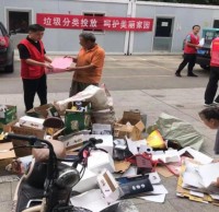 垃圾分類投放，呵護美麗家園